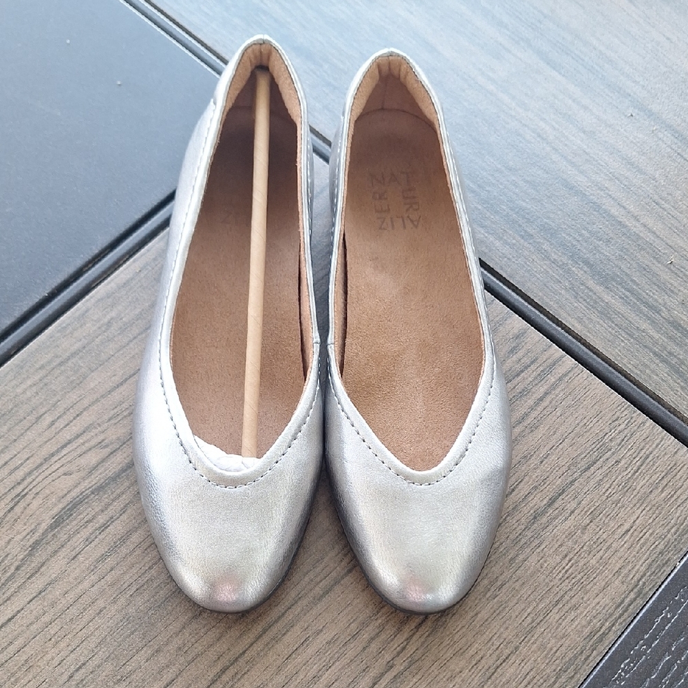 Naturalizer Vivienne Silver Ballet Flats NWT, Never Worn, Sz 7.5 Eur 38